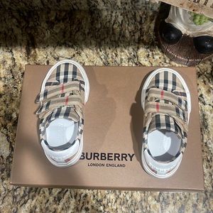 Burberry size 9.5 for kids authentic
